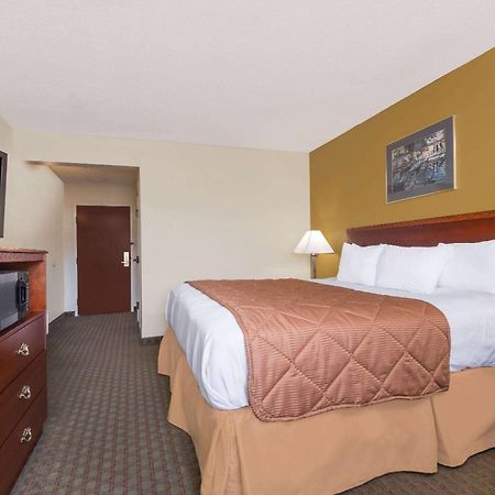 Days Inn By Wyndham Norton Exteriér fotografie