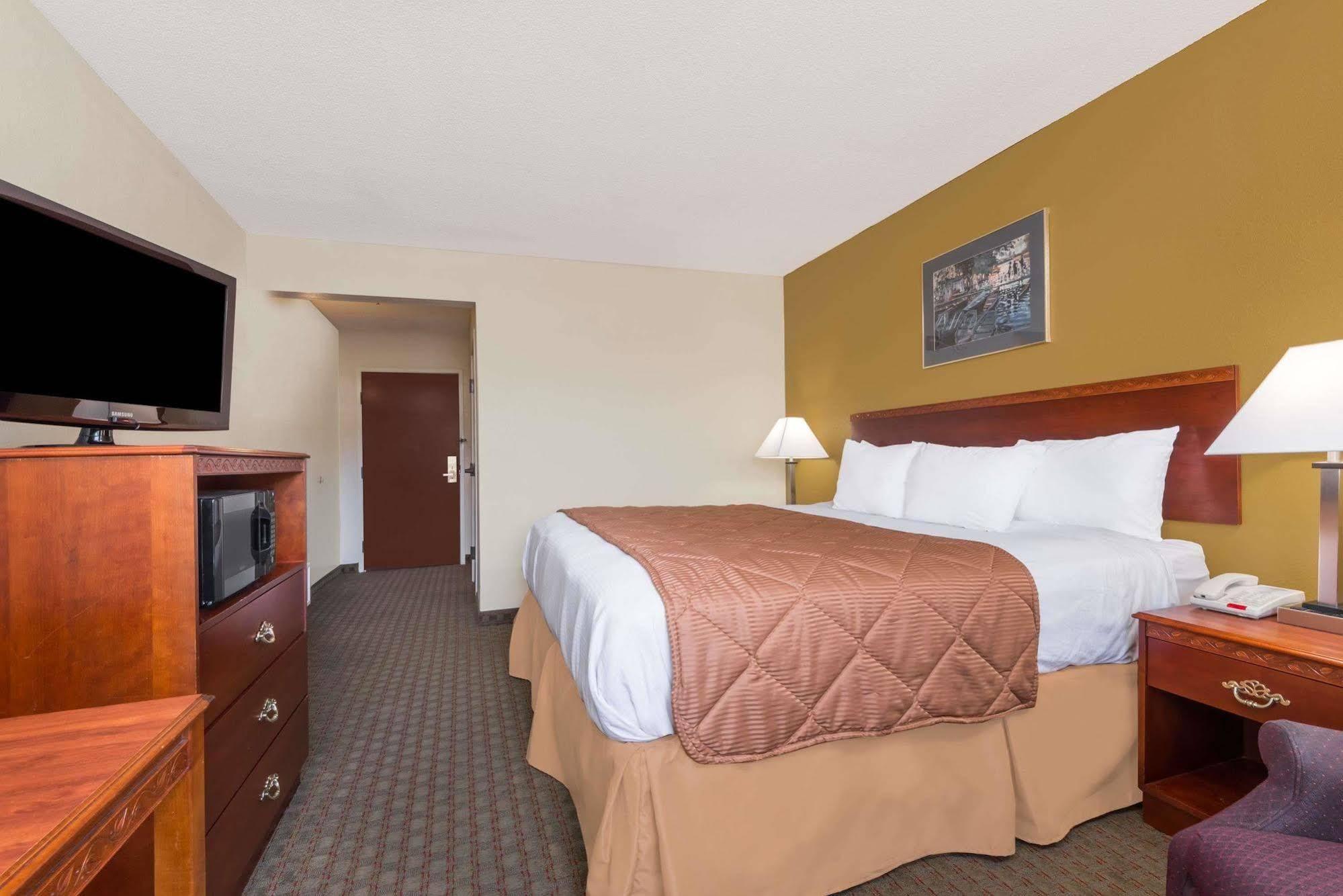 Days Inn By Wyndham Norton Exteriér fotografie