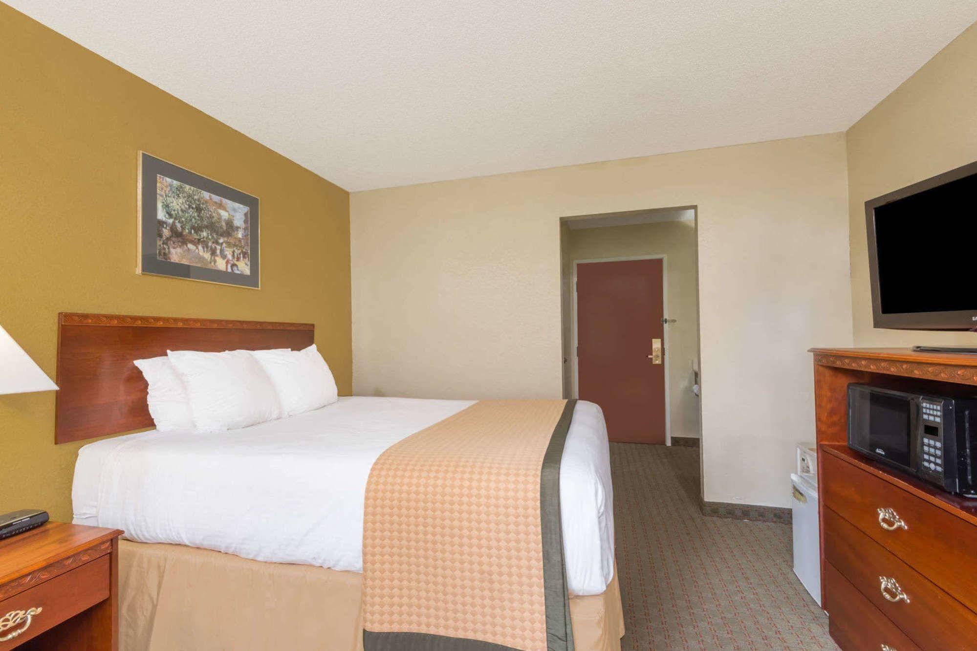 Days Inn By Wyndham Norton Exteriér fotografie