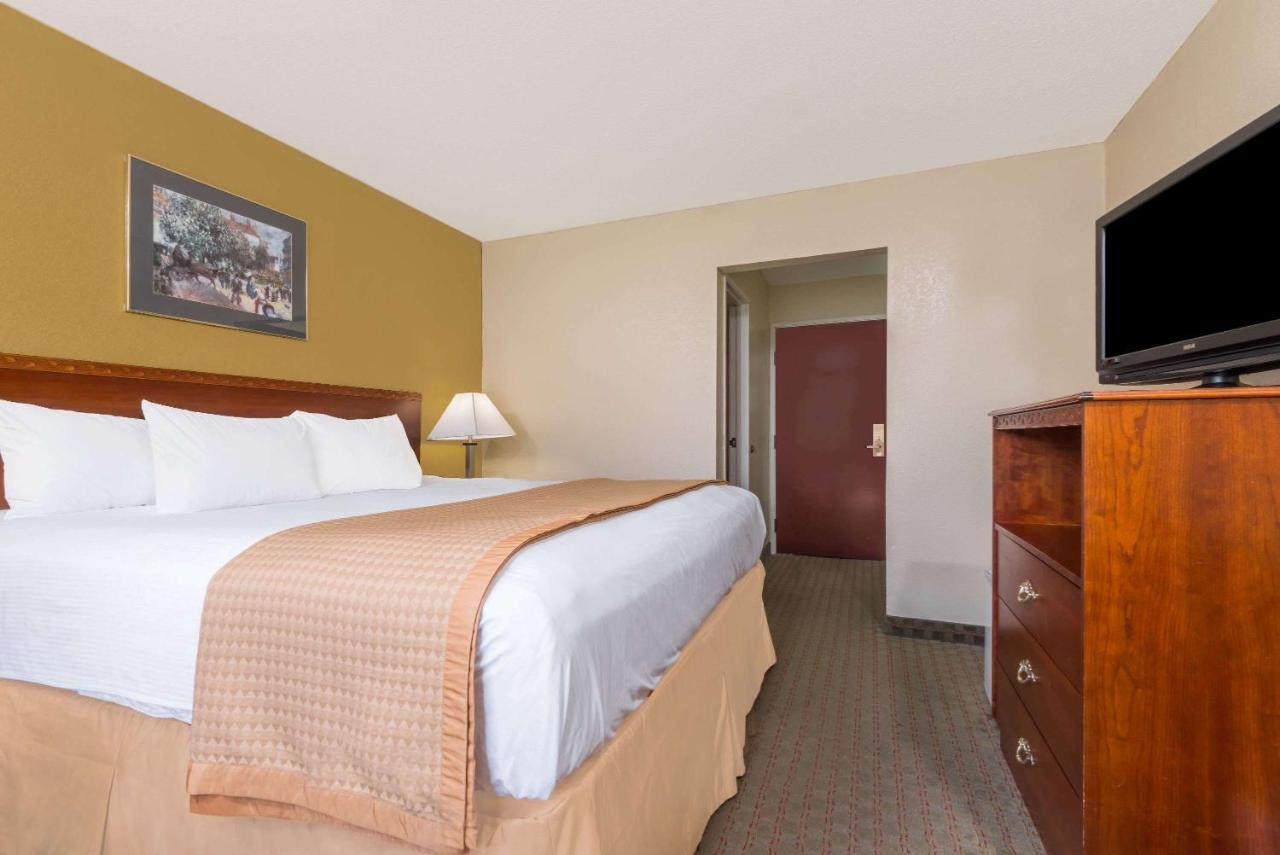 Days Inn By Wyndham Norton Exteriér fotografie